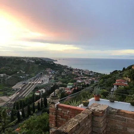 Casa Vacanza “belvedere” *